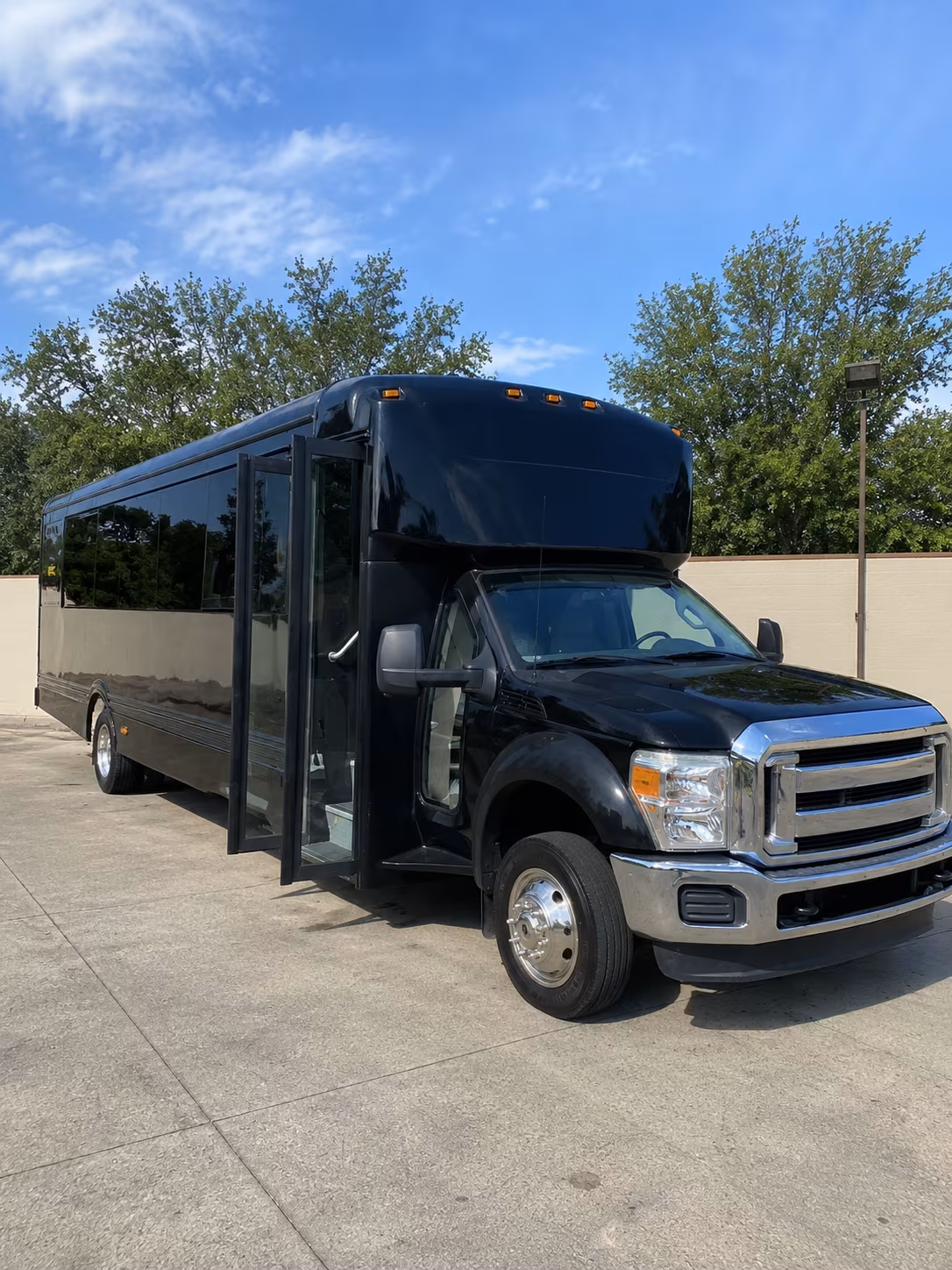 norwalk 20 passenger party bus